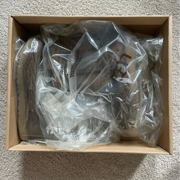 Brown Knit UGGs Women’s size 8 - Picture 2 of 16